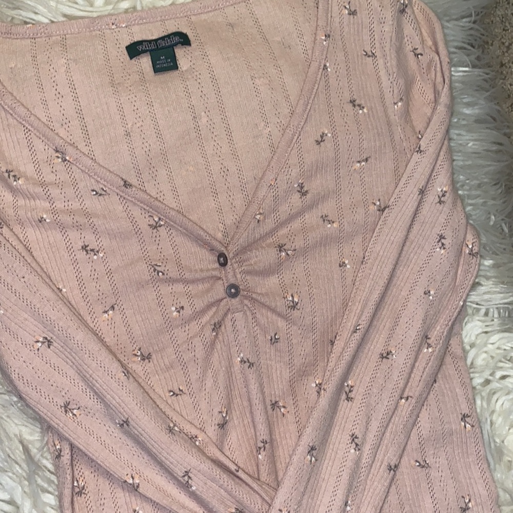 Simple cute top - Picture 2 of 2
